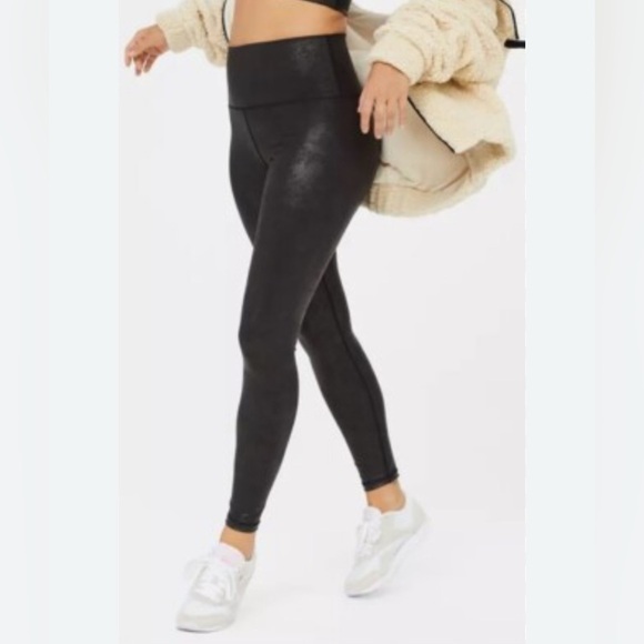 Aerie Offline The Hugger High Waist Shiny Leggings Size Medium - Picture 1 of 5